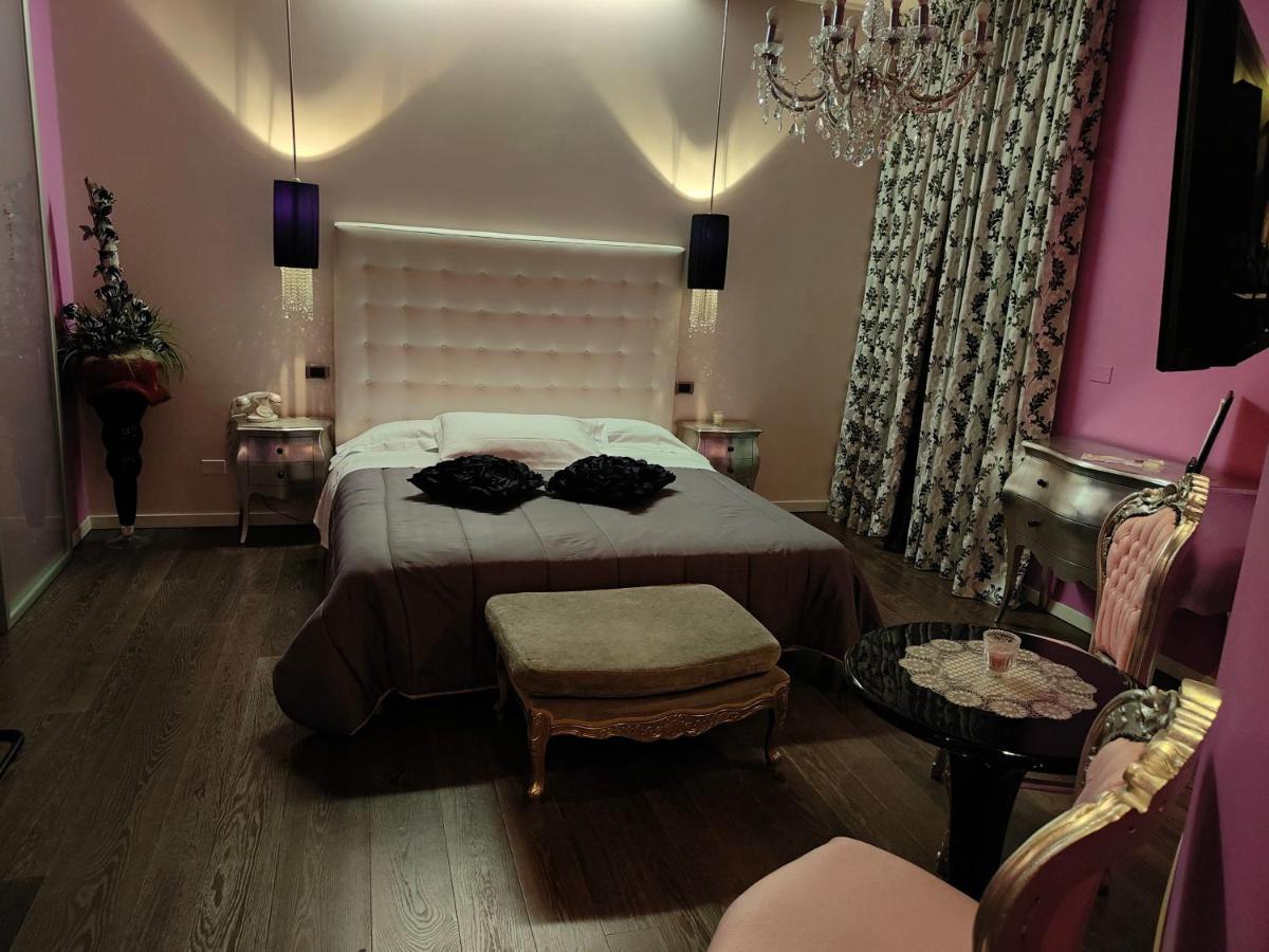Hotel In - Lounge Room Cazzago  Esterno foto