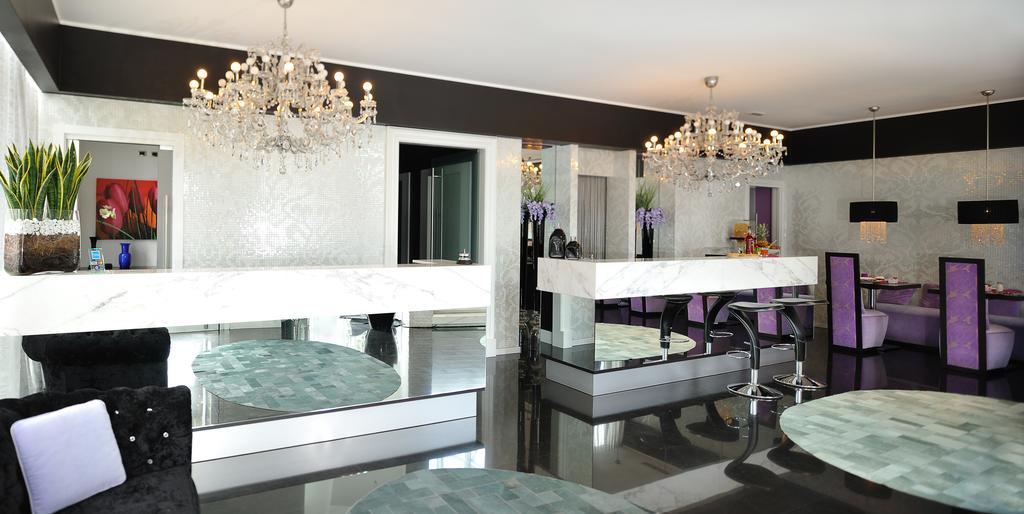 Hotel In - Lounge Room Cazzago  Esterno foto